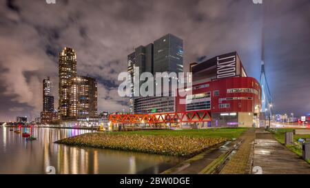 Moderne Architektur am Wilhelmina-Platz, Kop van Zuid, einem neu entwickelten industriegebiet in Rotterdam. Stockfoto