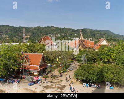 dh Wat chalong Buddhistischer Tempel PHUKET THAILAND Buddhistische Tempel Gelände mit Touristen Stockfoto