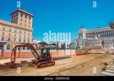 Rom, Italien. 25. Mai 2020: Rom U-Bahnen in Italien im Bau im historischen Zentrum der Hauptstadt von Italien. Baustelle offen für die con Stockfoto