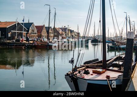 Urk Niederlande Mai 2020, Fischerboote im Hafen von Urk ...