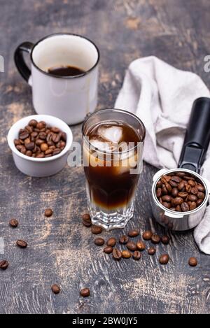 Espresso Tonic, trendiges Kaffeegetränk Stockfoto