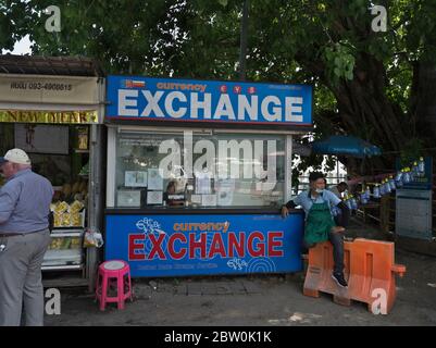 dh Rawai Markt PHUKET THAILAND Thai Geldwechsel Shop Fremdwährung im Freien Stockfoto