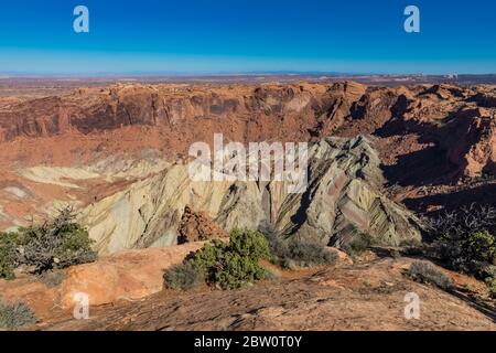 Umbruch Dome, erstellt durch einen Meteoriten oder durch eine Schwellung Salzablagerung (Ihre Wahl!) In Island in the Sky im Canyonlands National Park, Utah, USA Stockfoto