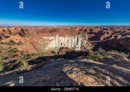 Umbruch Dome, erstellt durch einen Meteoriten oder durch eine Schwellung Salzablagerung (Ihre Wahl!) In Island in the Sky im Canyonlands National Park, Utah, USA Stockfoto