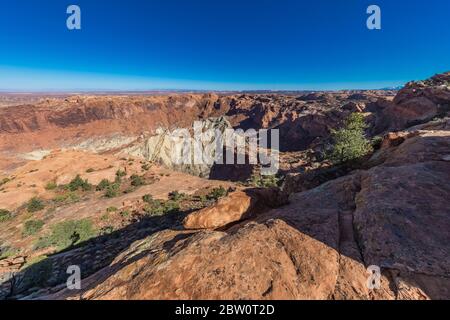 Umbruch Dome, erstellt durch einen Meteoriten oder durch eine Schwellung Salzablagerung (Ihre Wahl!) In Island in the Sky im Canyonlands National Park, Utah, USA Stockfoto