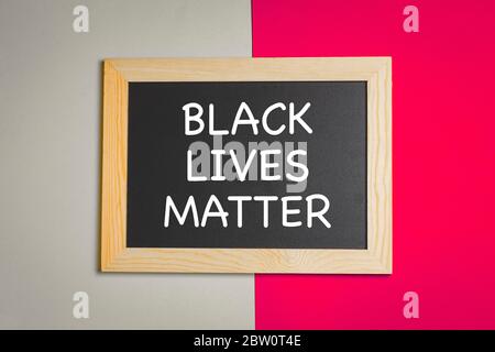 Schwarzer Leben Materie Text auf Tafel geschrieben Stockfoto