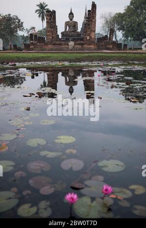 Wat Mahatat Tempel, Sukhothai Historical Park, Sukhothai, Thailand. Stockfoto