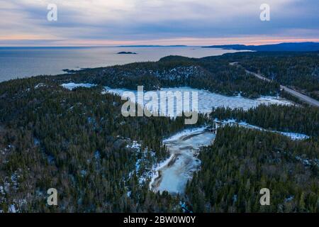 Sonnenuntergang über dem Lake Superior im Nordwesten Ontarios in der Nähe von Neys Stockfoto