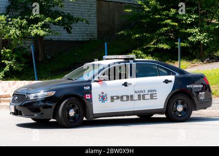 Saint John, NB, Kanada - 24. Juli 2019: Ein Polizeiauto blockiert eine Straße in der Stadt. Dieser Wagen ist als der des UHRENKOMMANDANTEN gekennzeichnet. Die Straße war blo Stockfoto