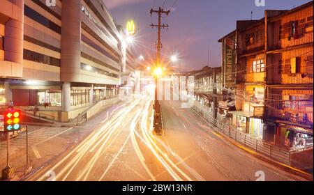 Lichter bei Nacht an der Magsaysay Road, Baguio, Philippinen, Südostasien. Foto aufgenommen am 22. April 2014. Stockfoto