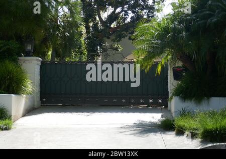 Beverly Hills, Kalifornien, USA 28. Mai 2020 EIN allgemeiner Blick auf die Atmosphäre von Thomas Mitchells ehemaligem Haus am 1013 N. Roxbury Drive am 28. Mai 2020 in Beverly Hills, Kalifornien, USA. Foto von Barry King/Alamy Stock Photo Stockfoto