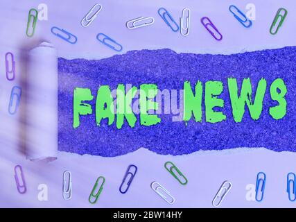 Handschrift Text Schreiben Fake News. Konzeptionelle Foto falsche Informationen veröffentlichen unter dem Deckmantel der authentischen Nachrichten Stockfoto