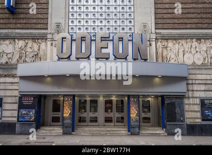 Außerhalb des Odeon Cinema in Covent Garden, Shaftesbury Avenue. London Stockfoto