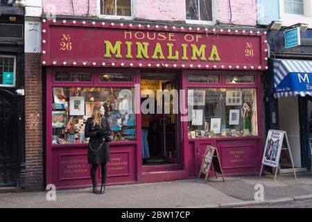 Zauberladen House of Minalima im Stil von Harry Potter in Soho. London Stockfoto