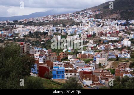 Chefchaouen - bekannt als Blue City - liegt in den Rif Bergen im Nordwesten Marokkos Stockfoto