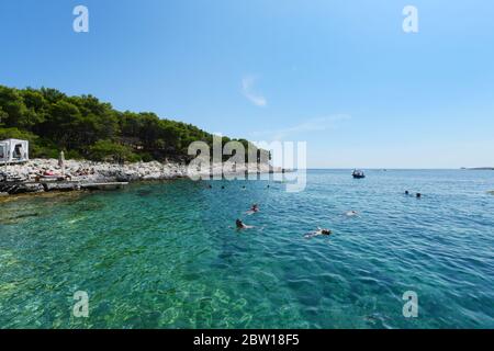 Die schönen Strände auf der Insel Marinkovac in der Nähe von Hvar, Kroatien. Stockfoto