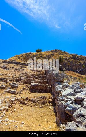 Die archäologische Stätte von Midea, einer Stadt der antiken Mykener auf dem Peloponnes, Griechenland. Stockfoto