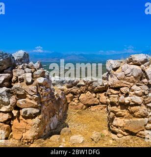 Die archäologische Stätte von Midea, einer Stadt der antiken Mykener auf dem Peloponnes, Griechenland. Stockfoto