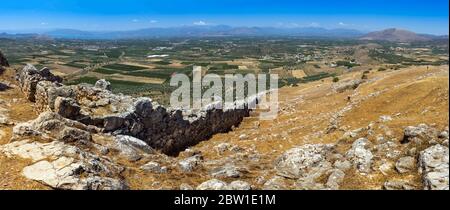 Die archäologische Stätte von Midea, einer Stadt der antiken Mykener auf dem Peloponnes, Griechenland. Stockfoto