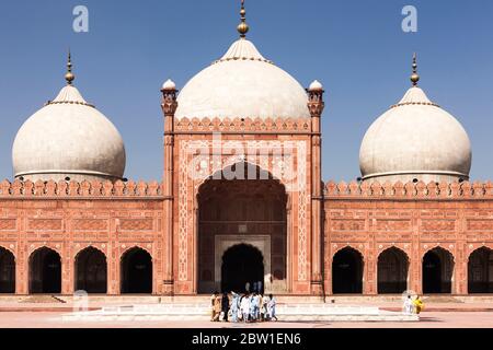 Hof der Badshahi Moschee, Lahore Fort, Lahore, Punjab Provinz, Pakistan, Südasien, Asien Stockfoto