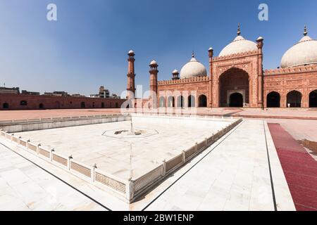 Hof der Badshahi Moschee, Lahore Fort, Lahore, Punjab Provinz, Pakistan, Südasien, Asien Stockfoto