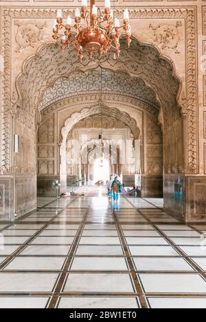 Innenraum der Badshahi Moschee, Lahore Fort, Lahore, Punjab Provinz, Pakistan, Südasien, Asien Stockfoto