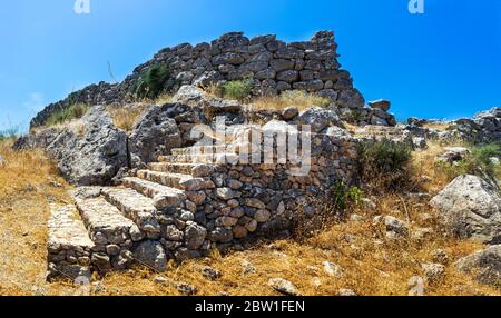 Die archäologische Stätte von Midea, einer Stadt der antiken Mykener auf dem Peloponnes, Griechenland. Stockfoto