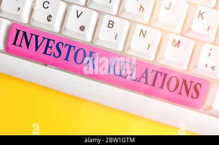 Handschriftertext zum Schreiben von Investor Relations. Konzeptionelle Verantwortung für das Fotomanagement, die Finanzierungen integriert Stockfoto