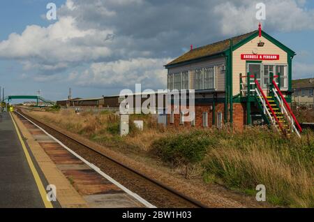 Pensarn, Abergele, UK: 19. Aug 2019: Der Bahnhof Abergele und Pensarn liegt auf der Hauptstrecke zwischen Chester und Holyhead. Stockfoto