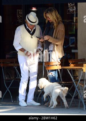 Rod Stewart und seine Frau Penny Lancaster beim Mittagessen in Beverly Hills, CA Stockfoto