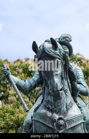 Den Haag, Niederlande - Mai 15 2020: Die Statue von Wilhelm I., Prinz von Oranien oder Willem van Oranje, Noordeinde Palast in Den Haag, Niederlande. Stockfoto