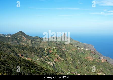 Panoramablick auf die Anaga-Berge - Wandern auf Teneras, Spanien Stockfoto