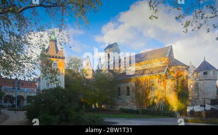 Blick auf den Innenhof der Burg Vajdahunyad Budapest, Ungarn Stockfoto