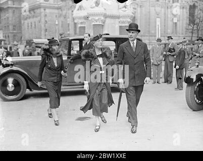 Earl und Gräfin von Athlone bei der Krönungsprobe. Der Earl of Athlone und Prinzessin Alice Gräfin von Athlone nahmen an einer Krönungsprobe in Westminster Abbey Teil. Foto zeigt, der Earl of Athlone und Prinzessin Alice Ankunft in der Abtei. Mai 1937 Stockfoto