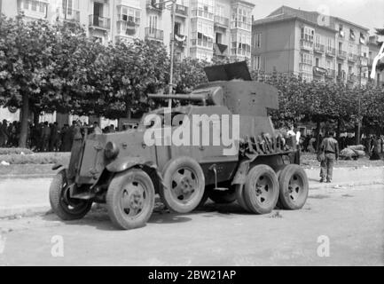 Ein gepanzertes Auto, das mit russischen Gewehren ausgerüstet sein soll, gehörte zu der großen Menge an Kriegsmaterial, das von den Nationalisten-Truppen General Franco bei der Aufnahme von Santander gefangen genommen wurde. Bis 28. August 1937 Stockfoto