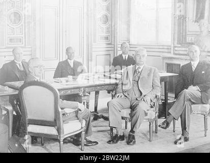 Die Obergrenze des Treffens der Außenminister der vier skandinavischen Länder in einem Treffen in Stockholm. Links zu rechts-Außenminister Munch (Dänemark), Holsti (Finnland), Sandler (Schweden), Croneborg-Außenminister, Koht (Norwegen) und Skystad, Sekretär des norwegischen Außenministeriums. September 1937 Stockfoto