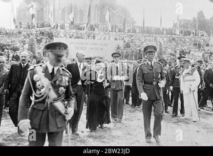 König Leopold von den Belgiern weihte offiziell den Turm der Erinnerung in Lüttich ein, ein Denkmal zu Ehren der alliierten Kriegsterben. 21 Juli 1937 Stockfoto