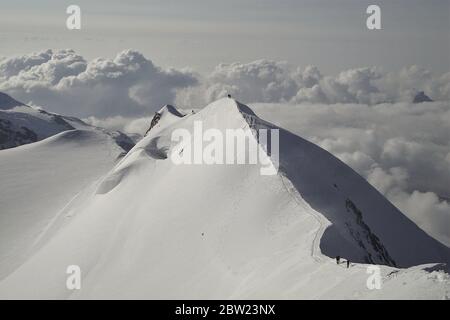 Der scharfe und luftige Kamm des Castore Peak im Monte Rosa Massif, Alpen, Italien Stockfoto
