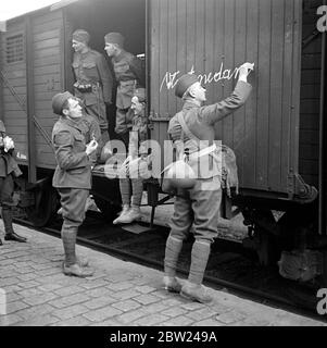 Tschechoslowakische Truppen bereit, Prag zu verlassen. Stockfoto