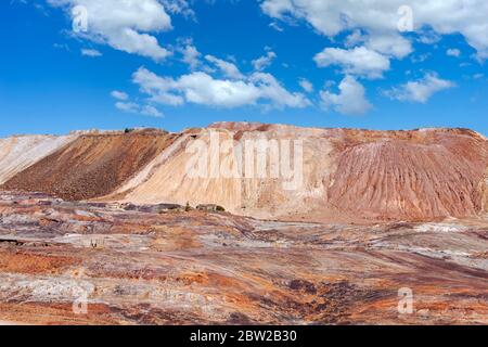 Landschaften der Bergbau-Enklave Rio tinto in der Provinz Huelva, Andalusien Stockfoto