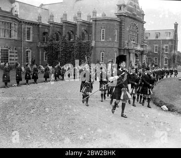 Verwundete schottische Soldaten unterhalten sich an der Royal Caledonian School, Bushey. 1914 - 1918 Stockfoto