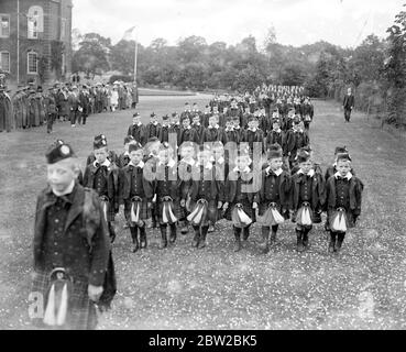 Verwundete schottische Soldaten unterhalten sich an der Royal Caledonian School, Bushey. 1914 - 1918 Stockfoto