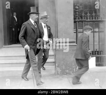 Anrufer bei der österreichischen Botschaft. Lord Kitchener. 1914 - 1918 Stockfoto