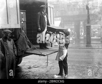 Umzug in das Australia House. Januar 1917 Stockfoto