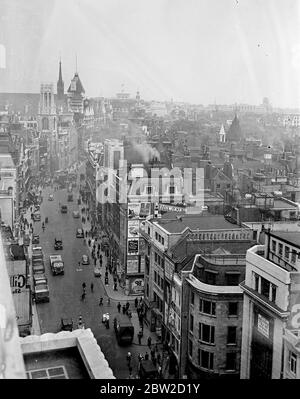 Blick auf die Gerichte der Anwaltskammer in der Fleet Street, London. Juni 1939 Stockfoto