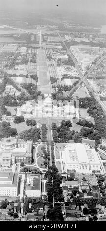 Luftaufnahme des Kapitols der Vereinigten Staaten, des Washington Monument und des Lincoln Memorial, Washington D.C. [National Mall und Memorial Parks (National Capital Parks-Central) 1930er Jahre Stockfoto