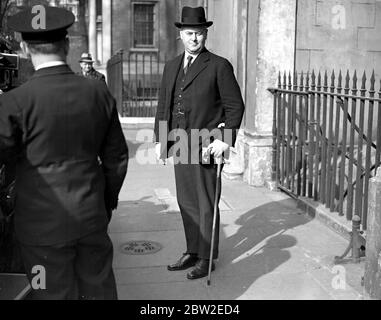 Im Arbeitsministerium. Sir Thomas Inskip, als er auf die Rüstungsfrage Chefs der Schiffbau- und Ingenieurgewerkschaft traf. 24 März 1938 Stockfoto