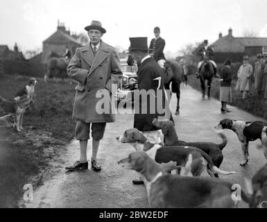 Treffen des Middleton in Low Catton. Lord Irwin, der Meister, links, und Mr. R. Lund, EIN ehemaliger Sekretär der Jagd. 18. November 1933 Stockfoto