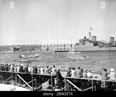 Chatham Navy Week. Gesamtansicht mit Feen-Schwertfisch (L7670) im Vorgrund. August 1938 Stockfoto