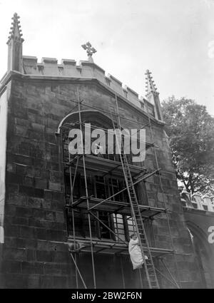 Kriegskrise, 1939. Vorsichtsmaßnahmen beim Luftangriff zum Schutz der Fenster von St Margret's, Westminster. Bis 30. August 1939 Stockfoto